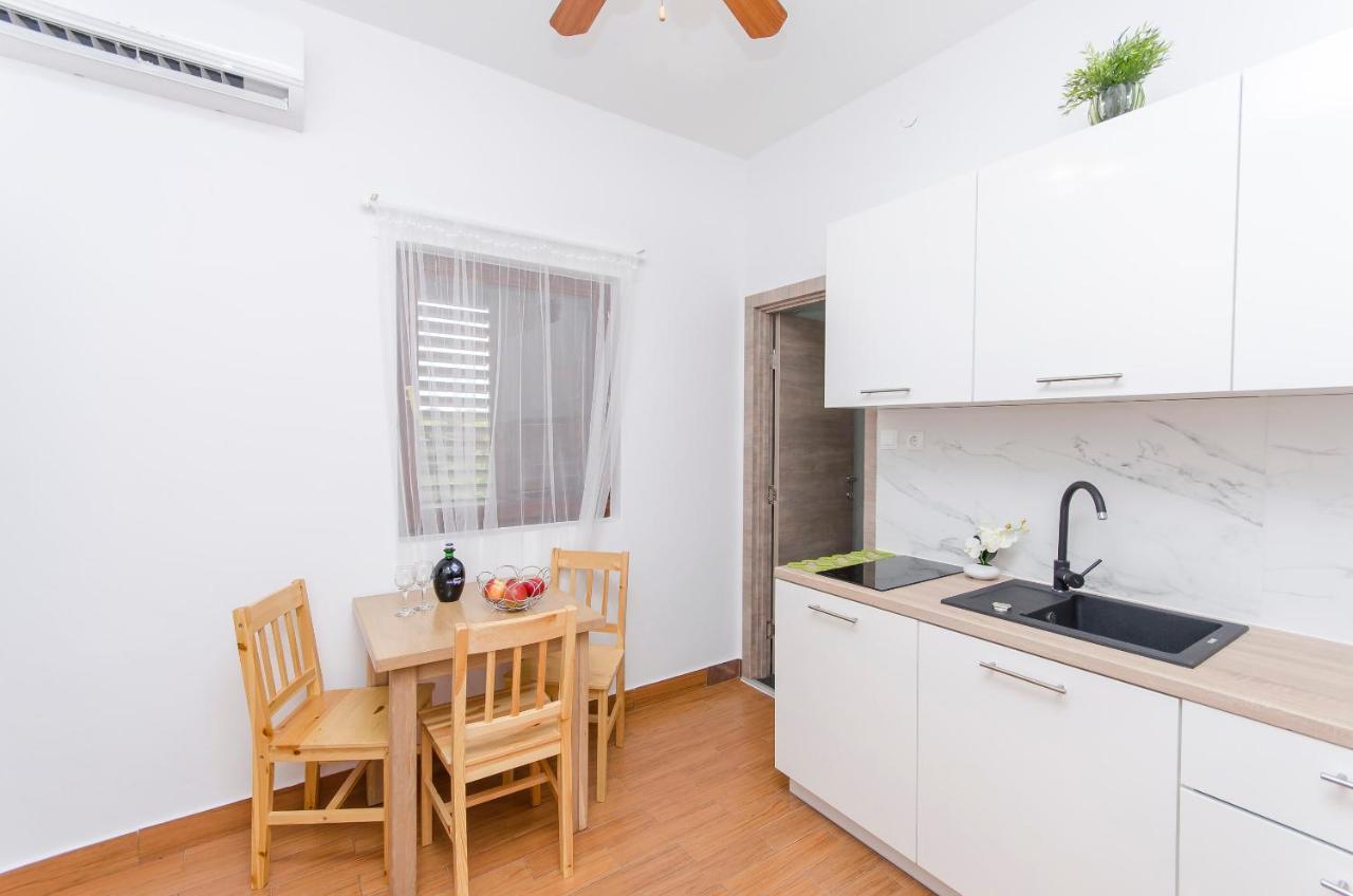 Apartments Katarina Pirovac Luaran gambar