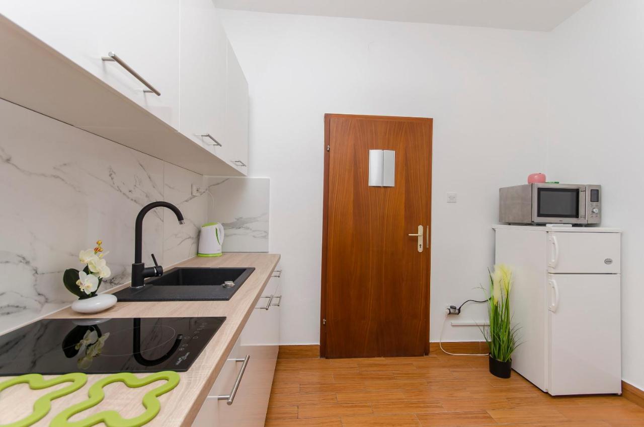 Apartments Katarina Pirovac Luaran gambar