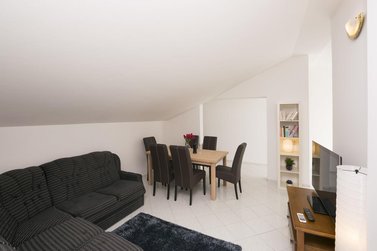 Apartments Katarina Pirovac Luaran gambar