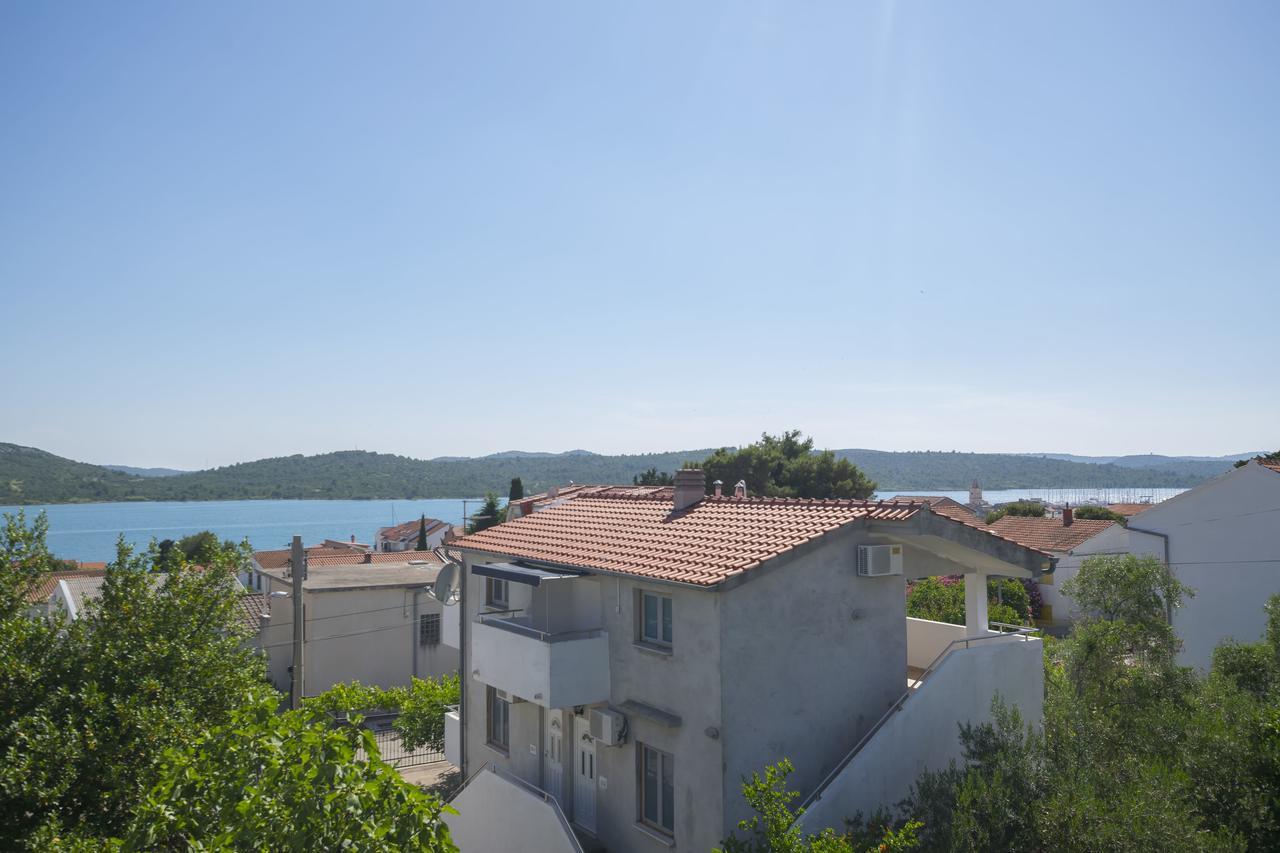 Apartments Katarina Pirovac Luaran gambar