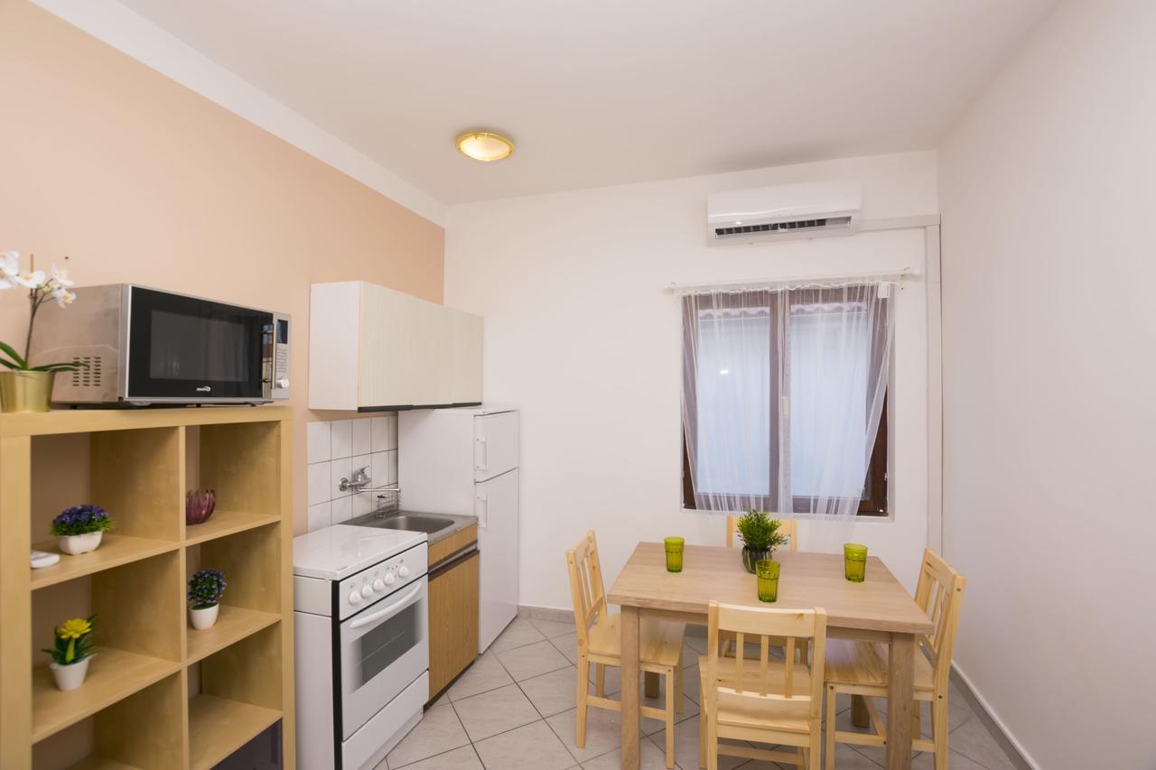 Apartments Katarina Pirovac Luaran gambar