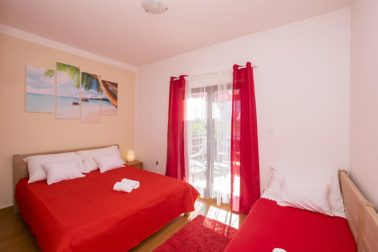 Apartments Katarina Pirovac Luaran gambar