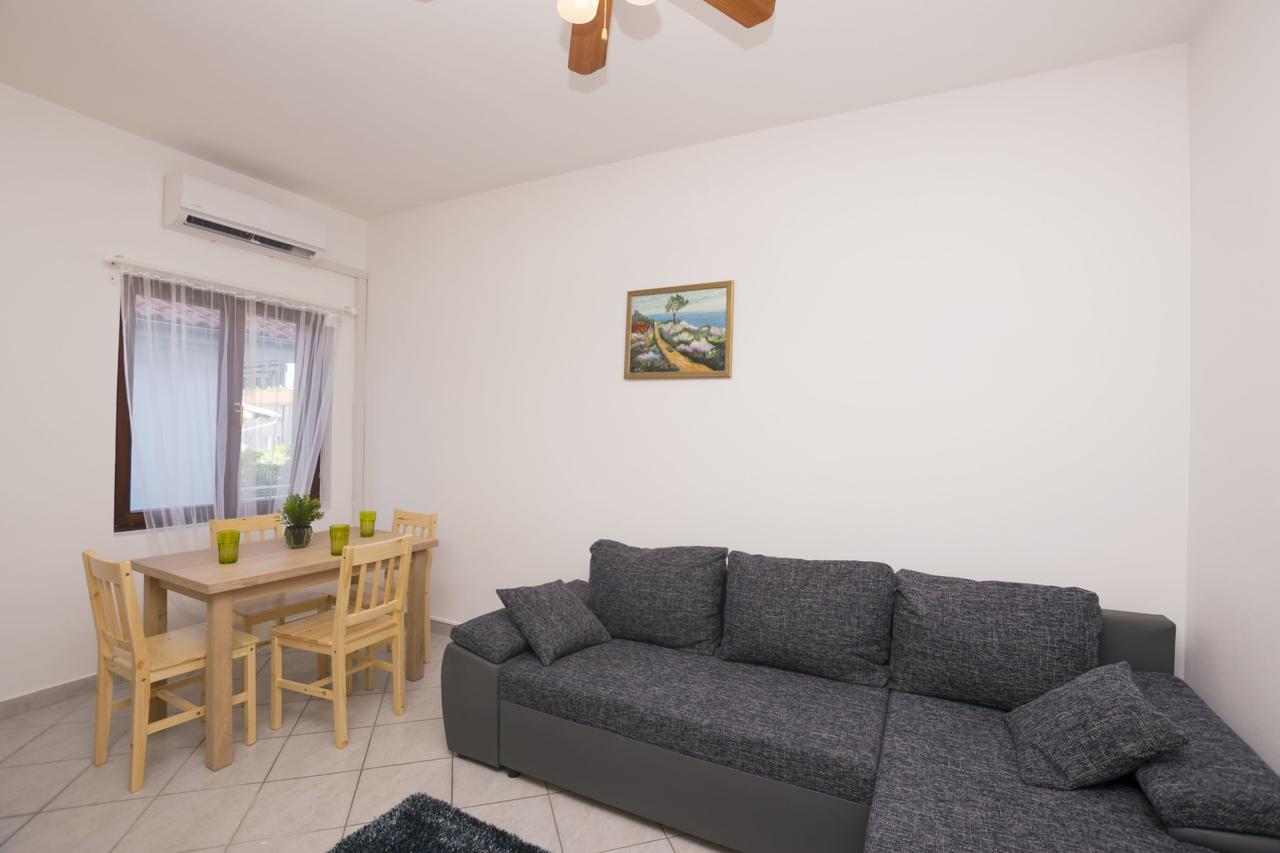 Apartments Katarina Pirovac Luaran gambar